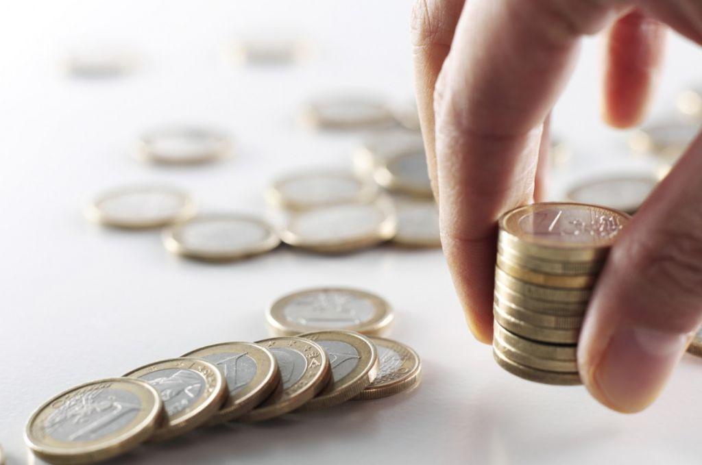 Κοινωνικό μέρισμα ως τα Χριστούγεννα από το υπερπλεόνασμα των 885 εκατ. ευρώ