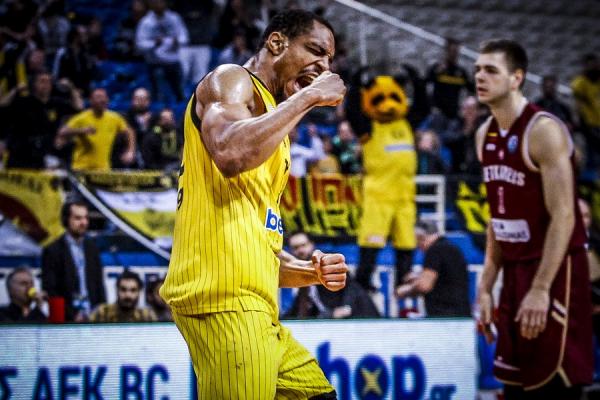 Βινς Χάντερ: Ετσι έβαλε στα… καλάθια τους Λιθουανούς