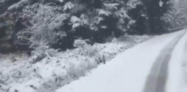 Το «έστρωσε» στην Ευρυτανία, στα λευκά η διαδρομή προς Κρίκελλο