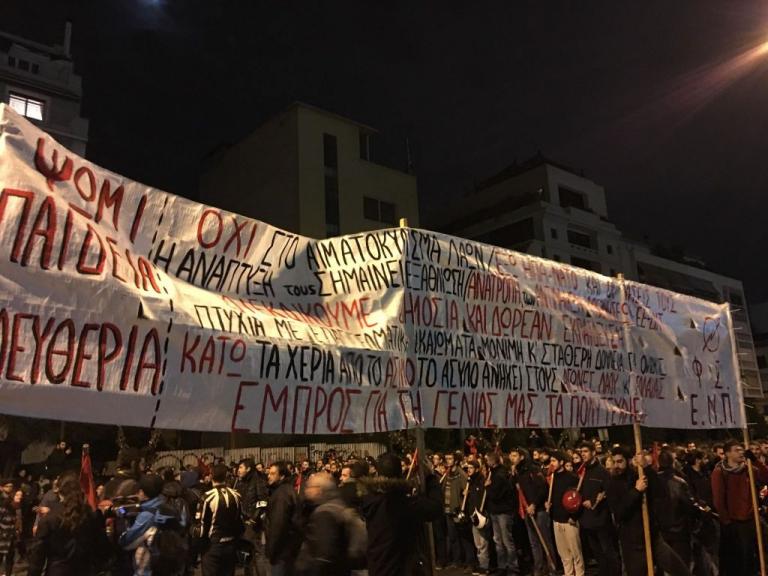 Πολυτεχνείο: Έξω από την αμερικανική πρεσβεία η πορεία – «Φρούριο» το κέντρο της Αθήνας [Εικόνες]