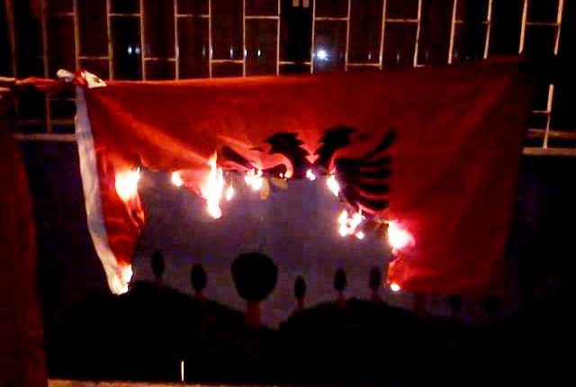 Έκαψαν την αλβανική σημαία στο προαύλιο του ΤΕΙ Κρήτης
