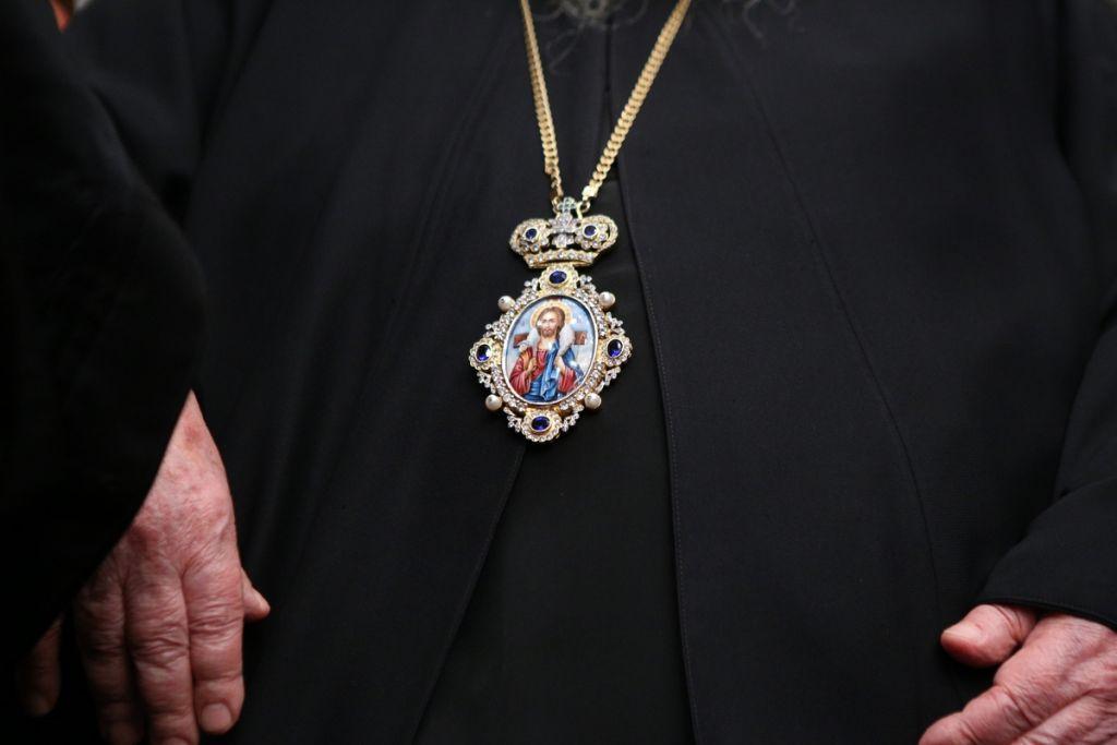 Ερχεται το «χριστιανόσημο»; Τι είναι το χαράτσι για την Εκκλησία που πληρώνουν σε άλλες χώρες