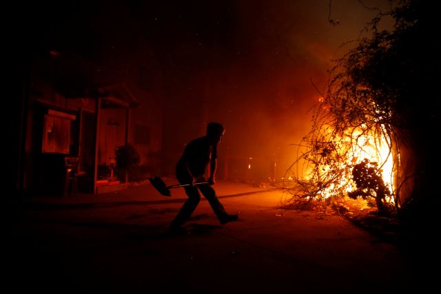Πύρινος εφιάλτης με τουλάχιστον 25 νεκρούς στην Καλιφόρνια
