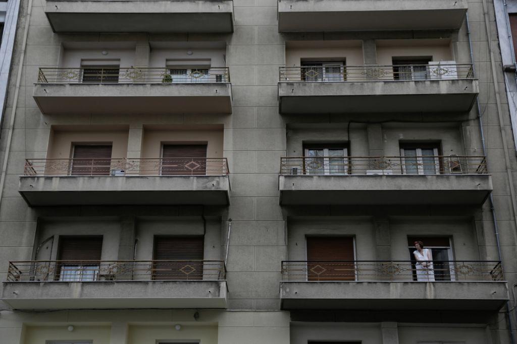 «Ψαλίδι» σε επίδομα στέγασης και επιδότηση εισφορών