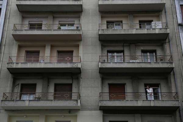 «Ψαλίδι» σε επίδομα στέγασης και επιδότηση εισφορών