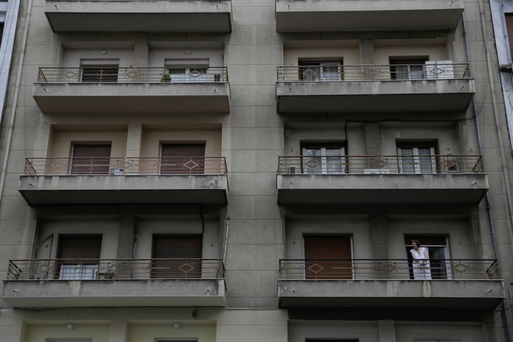 «Ψαλίδι» σε επίδομα στέγασης και επιδότηση εισφορών