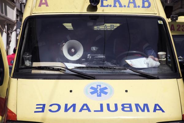 Φορτηγάκι στη Λαμία έπεσε πάνω σε φαρμακείο – Τραυματίστηκε μια 60χρονη