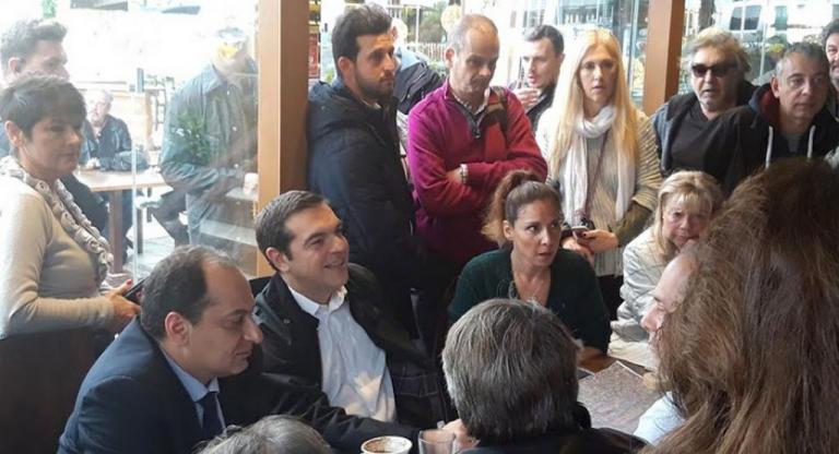 Ντροπή Τσίπρα: Κάνει μαθήματα… σπατάλης σε πυρόπληκτη στο Μάτι