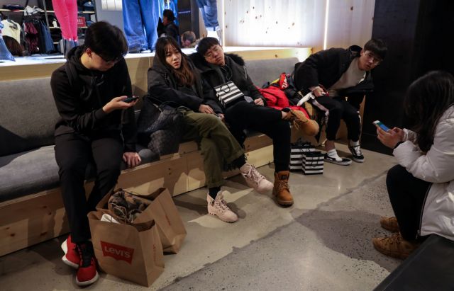 Φρενίτιδα στις ΗΠΑ για τη Black Friday