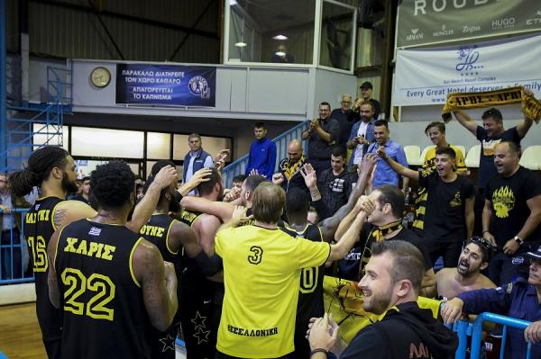 Ο Άρης στον λαό του: Η αποθέωση των οπαδών μετά το «διπλό» στη Ρόδο (pic)