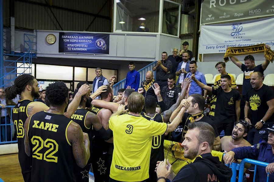 Ο Άρης στον λαό του: Η αποθέωση των οπαδών μετά το «διπλό» στη Ρόδο (pic)