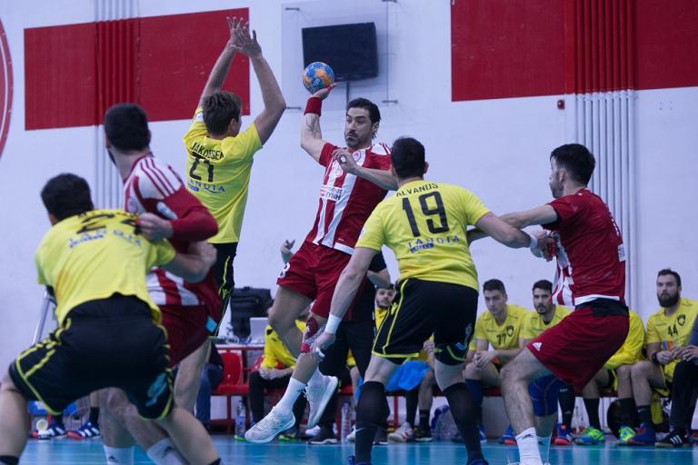 Αγκαζέ στην κορυφή Ολυμπιακός και ΑΕΚ (23 – 23)