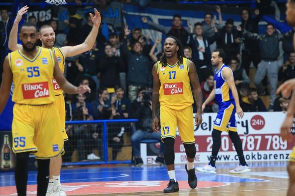 «Τρελαίνει» κόσμο το Περιστέρι