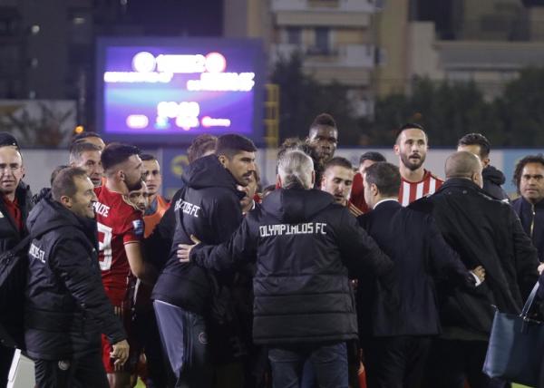 Καραπαπάς: «Φωνάξτε Ολυμπιακός»