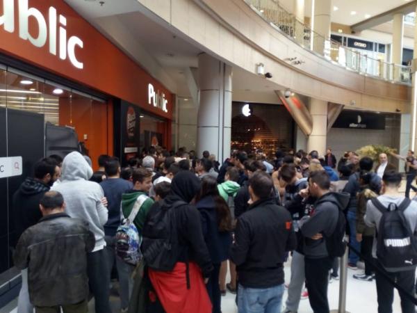 Χαμός στα καταστήματα την Black Friday