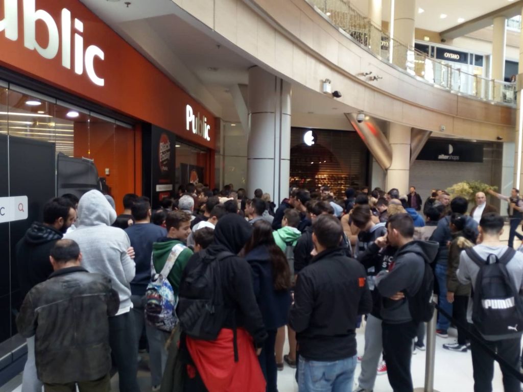 Χαμός στα καταστήματα την Black Friday