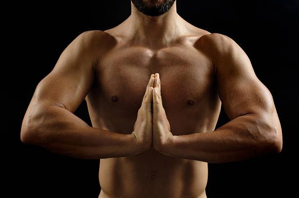 Naked Yoga : Η νέα μόδα που σαρώνει το Instagram