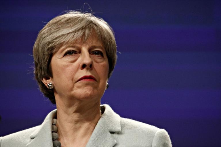 Brexit : «Ναι» από το υπουργικό συμβούλιο στη Μέι για το σχέδιο