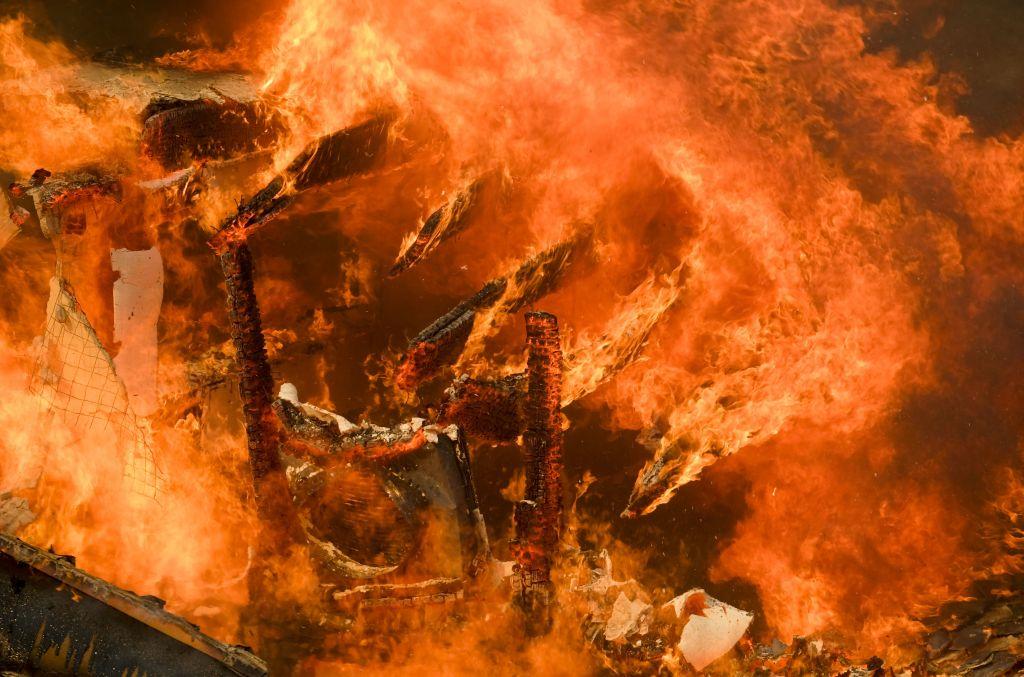 Τουλάχιστον πέντε νεκροί από την πύρινη κόλαση στην Καλιφόρνια