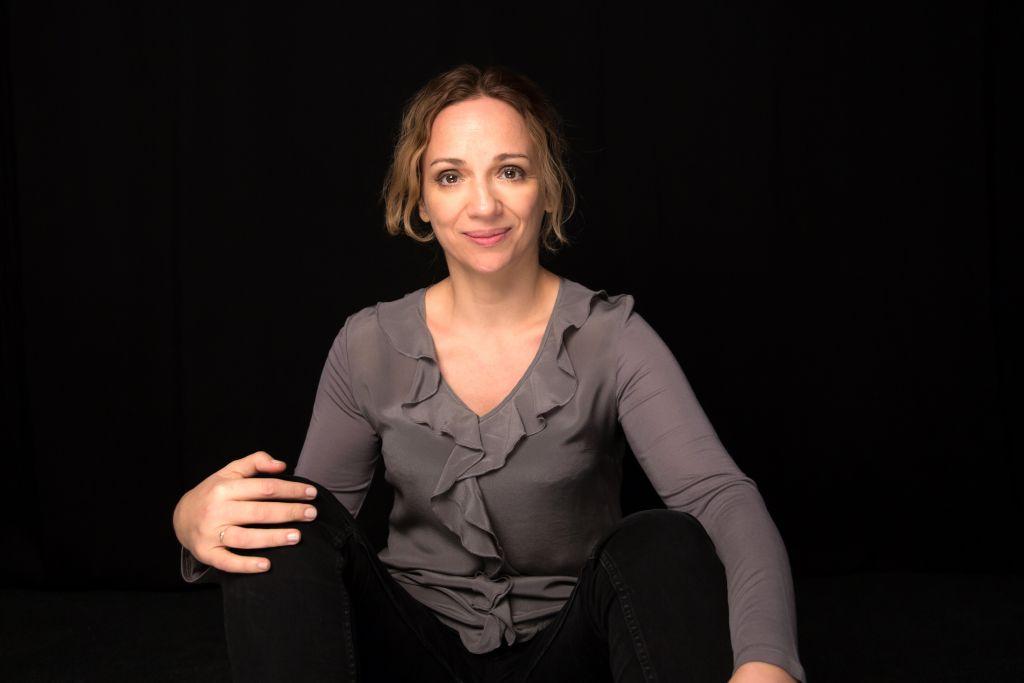 Η Μαρία Καλλιμάνη αναρωτιέται «Ποιος σκότωσε το σκύλο τα μεσάνυχτα»