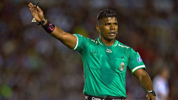 Απεργία πείνας μεξικανού διαιτητή έξω από την ομοσπονδία