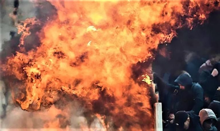 Η ολλανδική πρεσβεία απέτρεψε την είσοδο κι άλλων χούλιγκανς