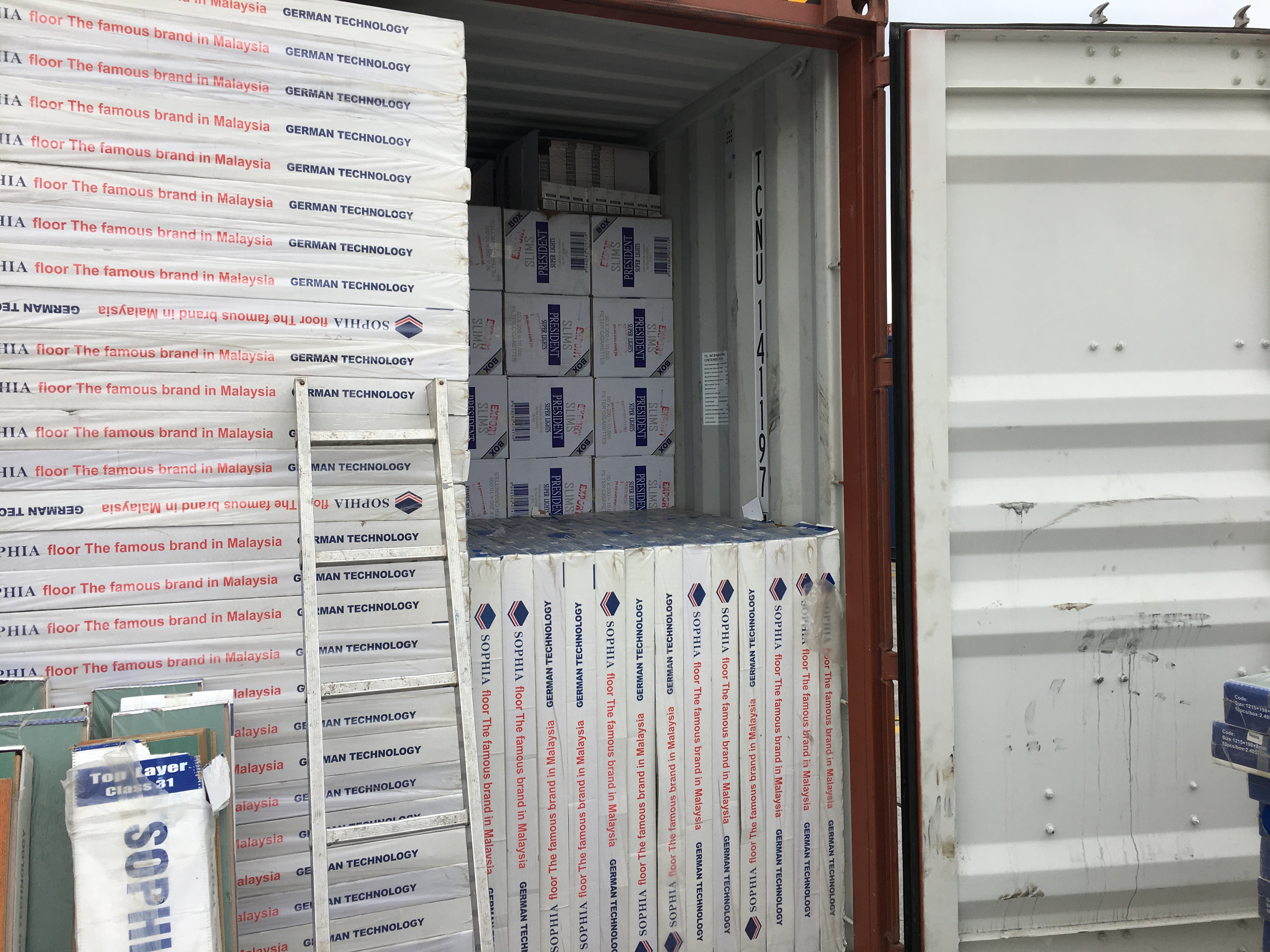 ΣΔΟΕ: Λαθραία τσιγάρα «μύρισε» ο Diablo [εικόνα]