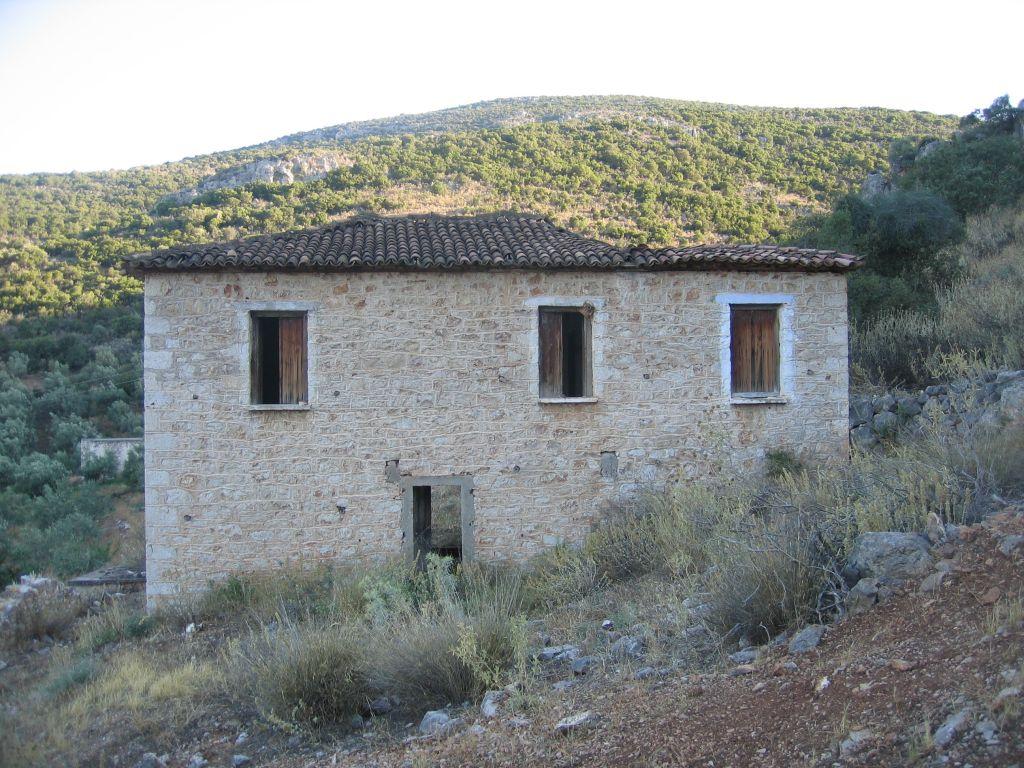 «Μόνο ο Θεός χτίζει τέλεια»