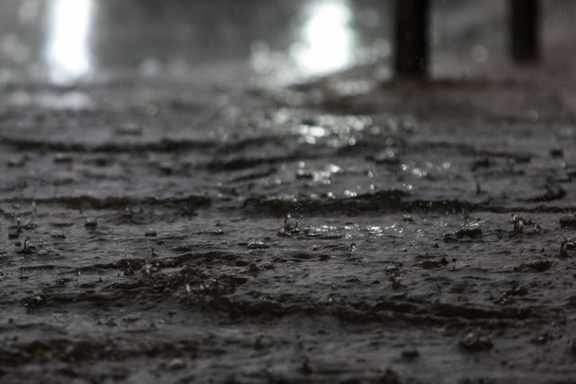 Μικροπροβλήματα στη Λέσβο από την έντονη βροχή