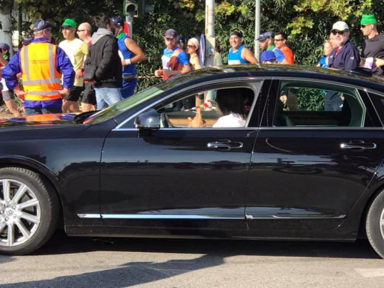 Ο Ψινάκης απαντά για τον Μαραθώνιο: Φταίει η… γωνία που τραβήχτηκαν οι φωτογραφίες