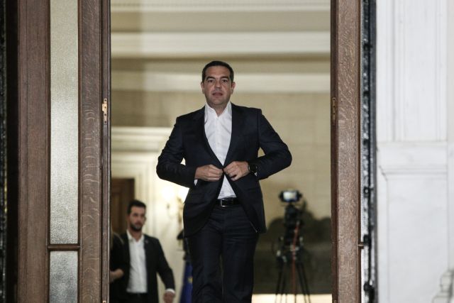 Αγιος Βασίλης ο Τσίπρας : Αναδρομικά στους ένστολους και άλλα προεκλογικά δωράκια