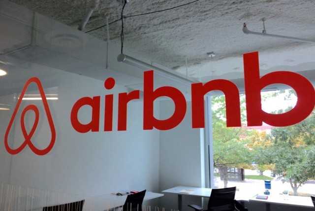 Αποβάλλονται από τις πλατφόρμες τύπου Airbnb όσοι δεν δηλώσουν τα ακίνητα