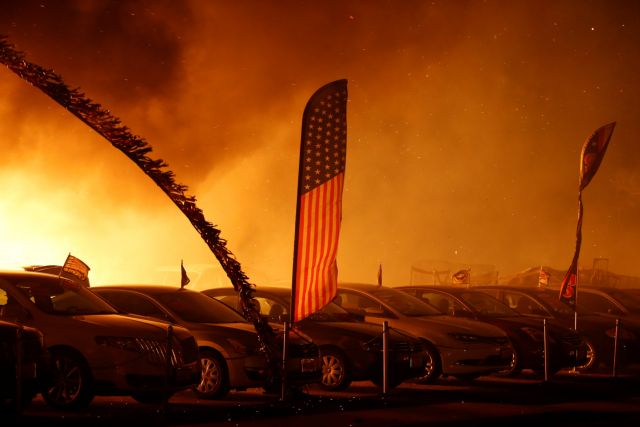 Πυρκαγιά σαρώνει τη Β. Καλιφόρνια - Φόβοι για νεκρούς