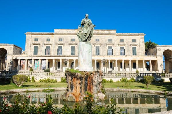 Πόλη Κέρκυρας: Το εντυπωσιακό ανάκτορο, το Παλαιό και το Νέο Φρούριο