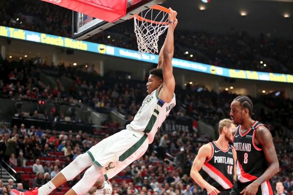 Αντετοκούνμπο vs Πόρτλαντ: Με καρφώματα το 78,3% των πόντων του