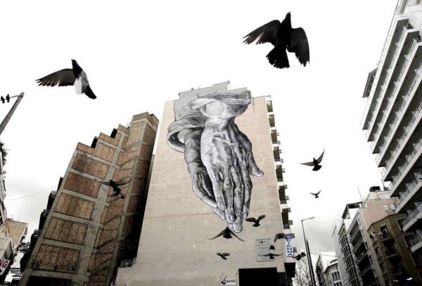 Brookings: Ο Τσίπρας στοχεύει στο πολιτικό κέρδος πετώντας ψίχουλα