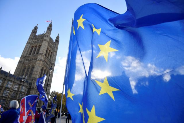 Brexit: «Ναι» στη Μέι από ένα διχασμένο υπουργικό συμβούλιο - Ικανοποίηση ΕΕ