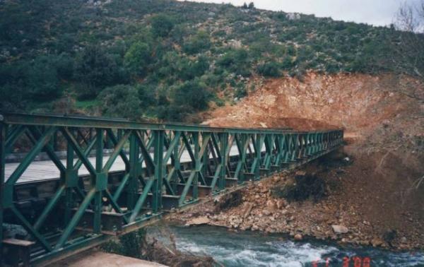 Editorial Ta Nea: Bridges