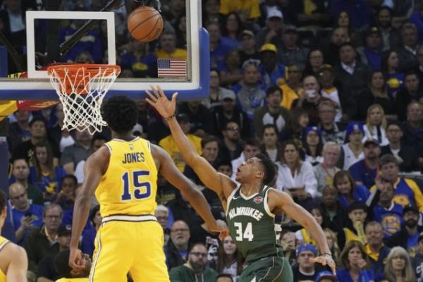 «Έκλεισαν το σπίτι» των πρωταθλητών Γιάννης και Μπακς