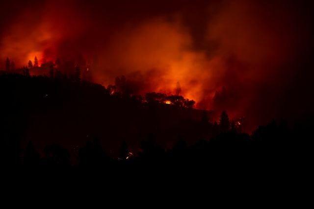 Ανεξέλεγκτες οι φονικές πυρκαγιές στην Καλιφόρνια - Αυξάνονται οι νεκροί