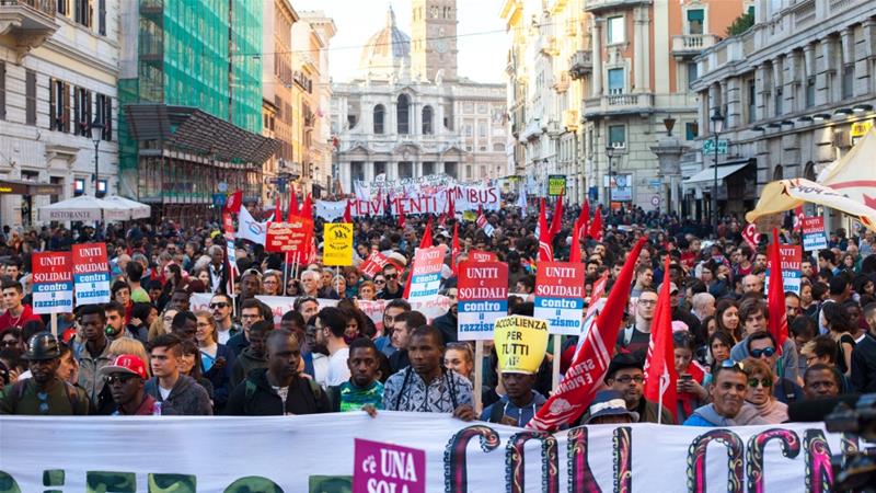 Ιταλία: Χιλιάδες διαδηλωτές στους δρόμους λένε «όχι στον Σαλβίνι και τον ρατσισμό»