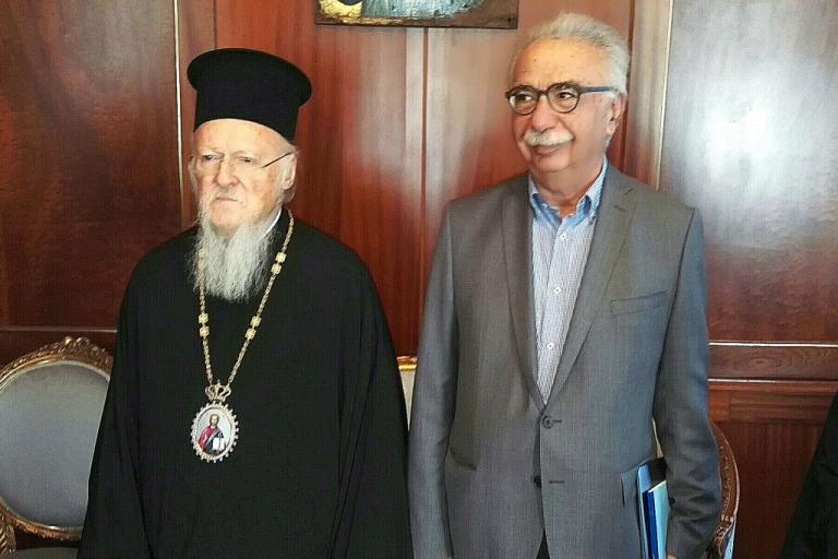 Στο Φανάρι ο Γαβρόγλου – Θα ενημερώσει τους ιεράρχες για το προσύμφωνο