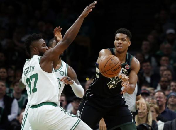 Τρομερός ο Γιάννης, αλλά πρώτη ήττα για τους Μπακς