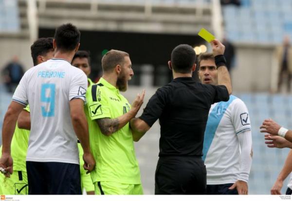 Έξαλλοι οι οπαδοί του Ηρακλή: «Βγάλτε τις φανέλες και φύγετε από ‘δω»