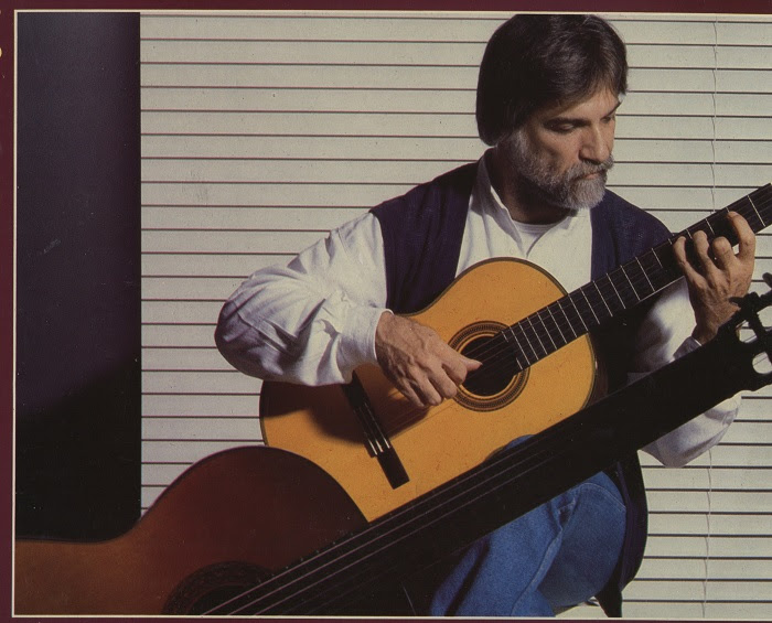 O Kώστας Καράλης για τέσσερις Παρασκευές στο Γυάλινο Μουσικό Θέατρο