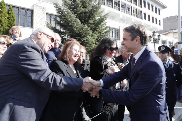 Μητσοτάκης: Κρεσέντο παροχών από Τσίπρα για να διασωθεί πολιτικά