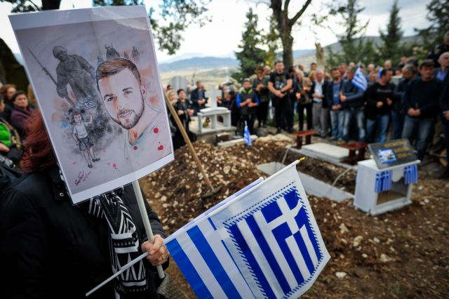 Κηδεία Κωνσταντίνου Κατσίφα : Αποχαιρετισμός στους Βουλιαράτες με τον εθνικό ύμνο