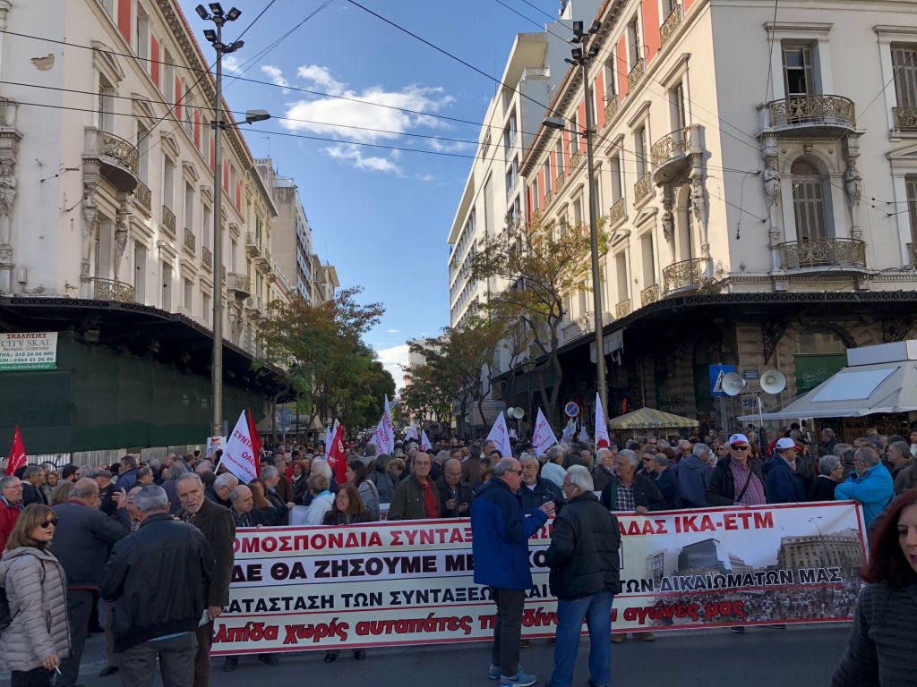 Σε εξελιξη η πορεία της ΓΣΕΕ στο κέντρο της Αθήνας
