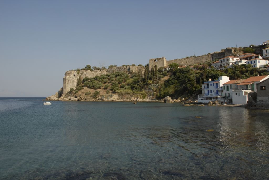 Κορώνη : Άρρηκτα δεμένη με το κάστρο της