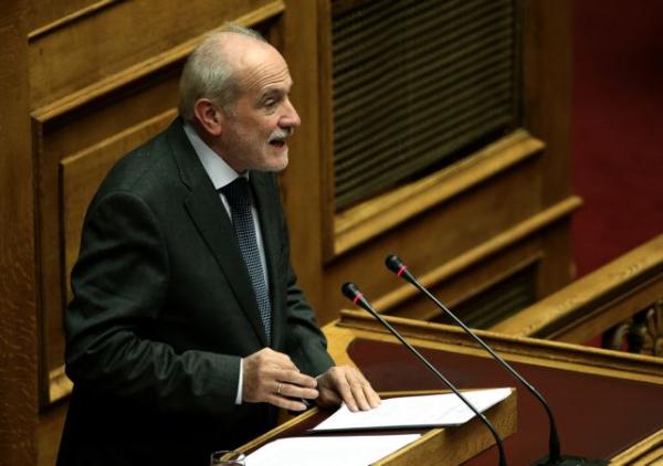 Κουτσούκος: Βάρος για την οικονομία οι μακροχρόνιες δεσμεύσεις για πλεονάσματα